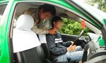 Thiếu niên 16 tuổi siết cổ tài xế taxi ở Sài Gòn để cướp