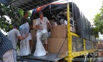 Xe tải mang theo biển số giả chở đầy hàng lậu về Sài Gòn tiêu thụ