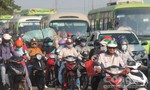 Người dân “rồng rắn” trở về Sài Gòn, giao thông ùn tắc