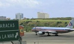 Mỹ cấm máy bay đi vào không phận Venezuela