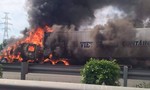 Xe container cháy dữ dội trên cao tốc TP.HCM - Long Thành - Dầu Giây