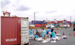 Philippines đưa rác lên tàu trả về cho Canada sau màn “khẩu chiến”