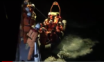 Bốn thuyền viên tàu cá nhảy xuống biển trong đêm, mất tích