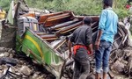 Xe buýt Ấn Độ lao xuống vực, ít nhất 44 người thiệt mạng
