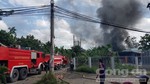 Cháy lớn cơ sở phế liệu ở ven Sài Gòn