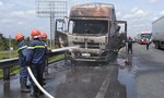 Xe tải cháy rụi trên cao tốc TP.HCM – Trung Lương