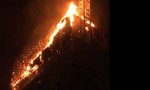 Clip tàn lửa cháy rơi thành 'dòng thác' từ tòa nhà chọc trời