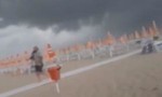 Clip cơn bão như ngày tận thế xuất hiện trên bờ biển Ý
