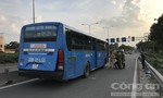Xe buýt đổ dốc cầu tông chết người ở Sài Gòn