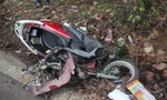 Xe máy vỡ nát sau tai nạn với xe taxi, hai cô cháu tử vong