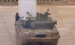 Clip lính xe tăng Nga trình diễn dùng nóng pháo... vẽ tranh