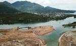 Dự án 1,6 tỷ USD đổ đất san lấp tràn ra sông Cu Đê