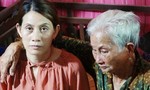Mẹ già 82 tuổi ngất xỉu khi nhìn thấy chị Hon sau 22 năm mất tích