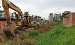 Dân khốn khổ vì thi công dự án lấp rạch Cầu Dừa