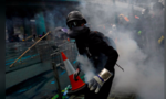Biểu tình tại Hong Kong tiếp tục hỗn loạn với bom xăng và vòi rồng