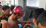 Nhóm người Trung Quốc gắn camera vào trụ ATM để đánh cắp thông tin, rút tiền