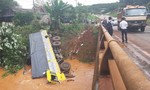 Bình Phước: Tránh xe dừng trên cầu, xe tải lao xuống suối