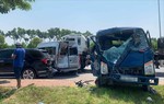 Xe container "lùa" 3 ô tô, 3 người bị thương