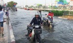 Triều cường làm vỡ bờ bao, Sài Gòn ngập nặng ngày đầu tuần