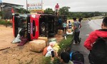 Xe khách lật nhào khi tránh xe tải, 3 người bị thương