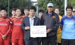 Hội Nhà báo TP.HCM tặng 400 triệu đồng cho ĐT bóng đá nữ Việt Nam