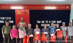 Báo Công an TPHCM trao quà Tết đến bà con Quảng Bình