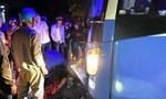 Xe giường nằm chở khách về Sài Gòn tông xe máy, 3 người tử nạn