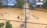 Thừa Thiên Huế: Nước vẫn ngập sâu, học sinh nghỉ học kéo dài