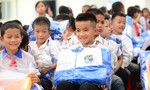Bà Đỗ Thị Kim Liên tặng phòng học và áo ấm cho trẻ em vùng cao