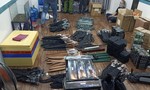 TPHCM: Phá đường dây mua bán công cụ hỗ trợ, vũ khí thô sơ "khủng"