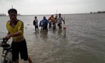 Nước lũ lên nhanh, hồ Kẻ Gỗ xả tràn, Hà Tĩnh sơ tán hơn 45.000 dân