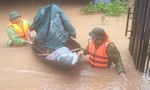 Hà Tĩnh: Hàng loạt hồ đập xả tràn, khẩn cấp sơ tán dân