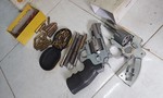 Bắt thanh niên tàng trữ ma túy, phát hiện “kho” súng đạn