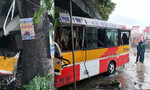Tài xế nguy kịch, hành khách thoát chết khi xe buýt đâm gốc cây
