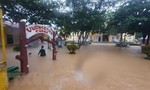 Nước lũ cuồn cuộn do mưa, nhiều nơi ở Quảng Trị ngập nặng