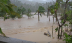 Siêu bão Goni suy yếu sau khi quét qua Philippines, 4 người chết