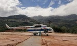 Clip trực thăng tiếp tế lương thực cho gần 3.000 người dân cô lập