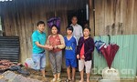 Báo Công an TPHCM vượt rừng đến trao quà cho đồng bào ở xã bị cô lập