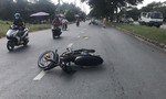 TPHCM: Thanh niên lái xe máy tốc độ cao tông CSGT nhập viện