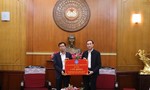 BHXH Việt Nam tặng 2.500 thẻ BHYT cho đồng bào miền Trung