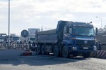 Vụ xe ben chống lệnh CSGT trên cầu Đồng Nai: Xe ben chở quá tải trọng 53%