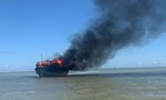 Cháy tàu trên biển, 18 người được cứu thoát an toàn