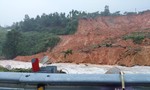 Quảng Ngãi: Sạt lở núi, di dời người dân khẩn cấp