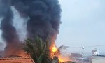 TPHCM: Cháy lớn tại nhà xưởng hàng trăm m2, nhiều tài sản bị thiêu rụi