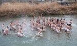 10.000 nam giới tham dự lễ hội khỏa thân ở Nhật Bản