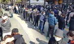 Người dân Hàn Quốc xếp hàng 'rồng rắn' cả trăm mét mua khẩu trang