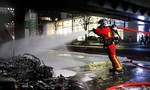 Clip hỏa hoạn dữ dội tại nhà ga Paris do biểu tình