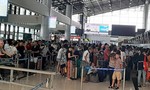 Nữ hành khách cắn nhân viên hàng không ở sân bay Tân Sơn Nhất