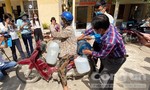 Trao tặng 13 hệ thống máy lọc nước cho người dân vùng hạn mặn