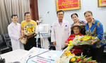 Gia đình NSND Lý Huỳnh tặng Bệnh viện Chợ Rẫy máy thở